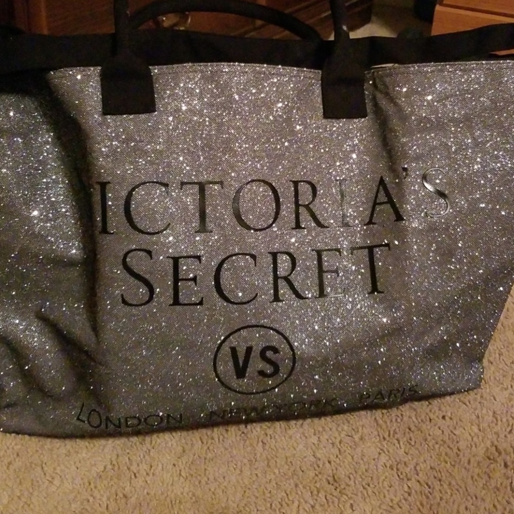 NEW VICTORIA SECRET WEEKEND BAG,,,
